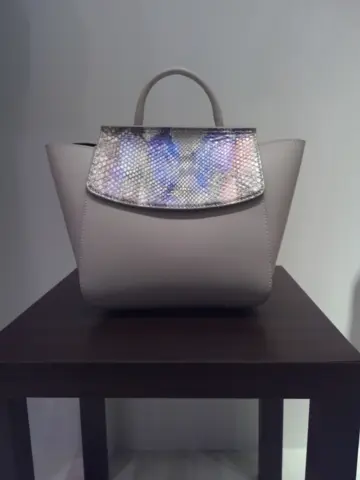 自由区 新保 コーディネート画像