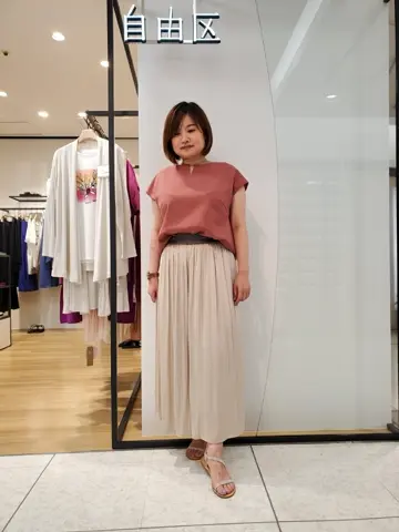 自由区 eri コーディネート画像