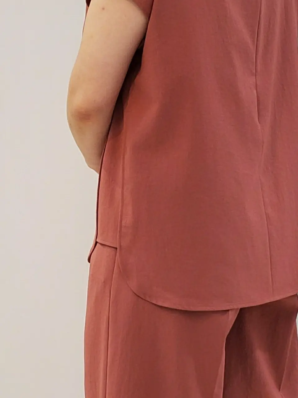 自由区 eri コーディネート画像