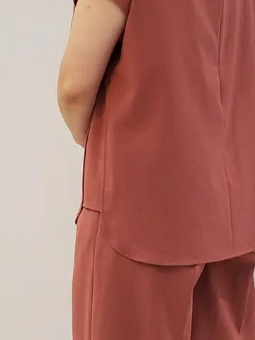 自由区 eri コーディネート画像