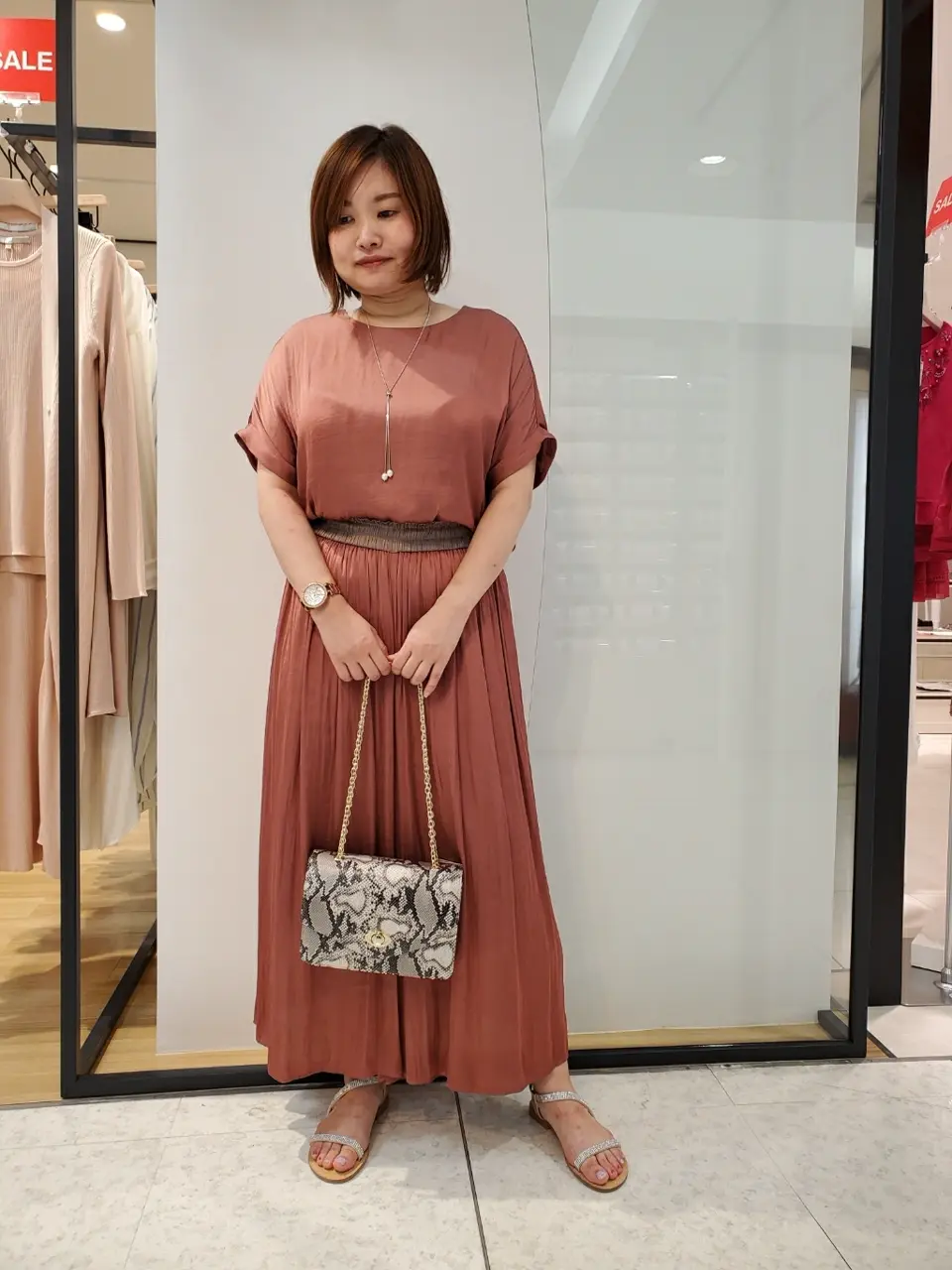 自由区 eri コーディネート画像