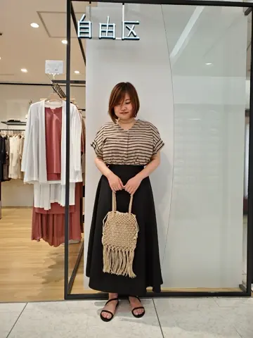 自由区 eri コーディネート画像