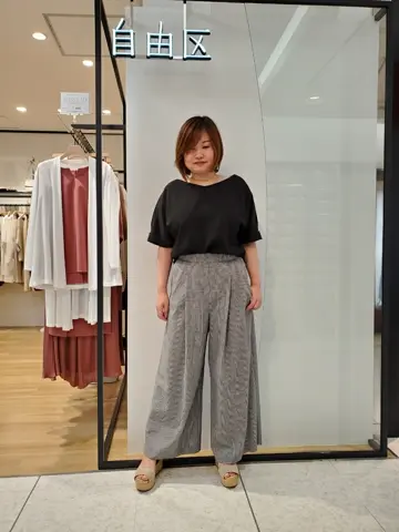 自由区 eri コーディネート画像