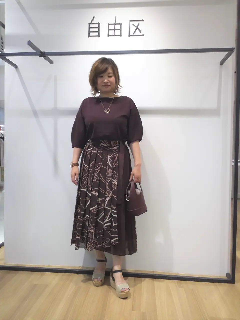 自由区 eri コーディネート画像