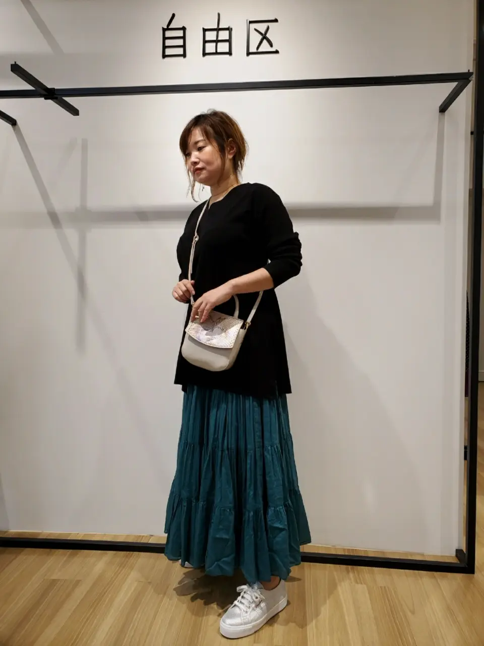 自由区 eri コーディネート画像