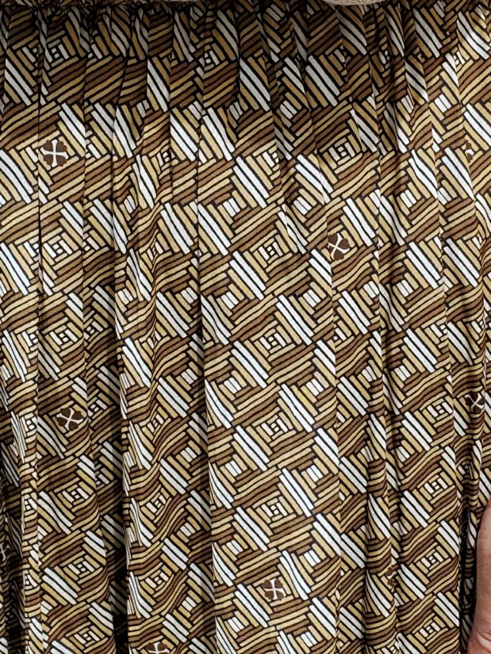 自由区 eri コーディネート画像