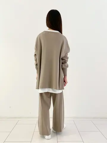 自由区 L スタッフ コーディネート画像