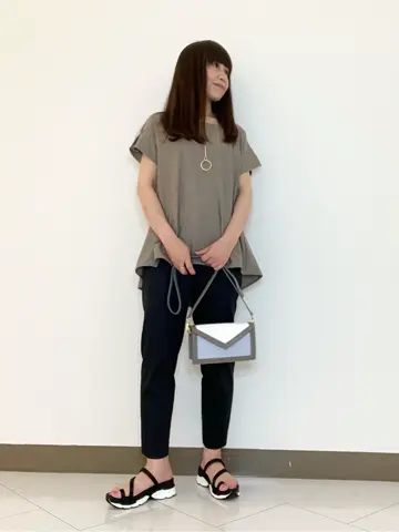 自由区 L スタッフ コーディネート画像