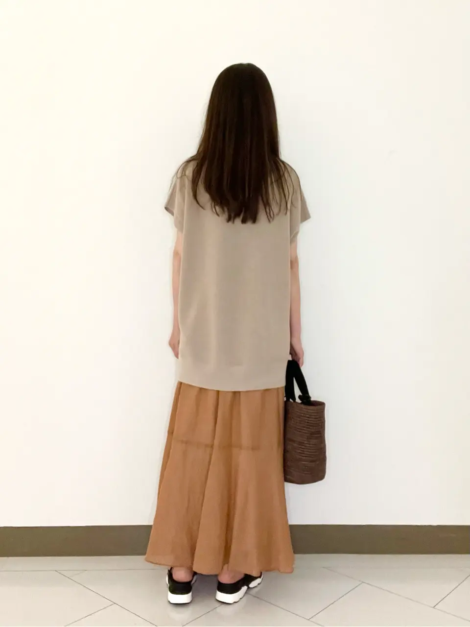 自由区 L スタッフ コーディネート画像