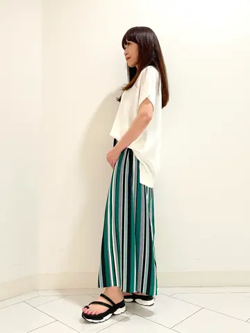 自由区 L スタッフ コーディネート画像