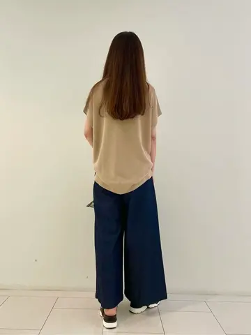 自由区 L スタッフ コーディネート画像