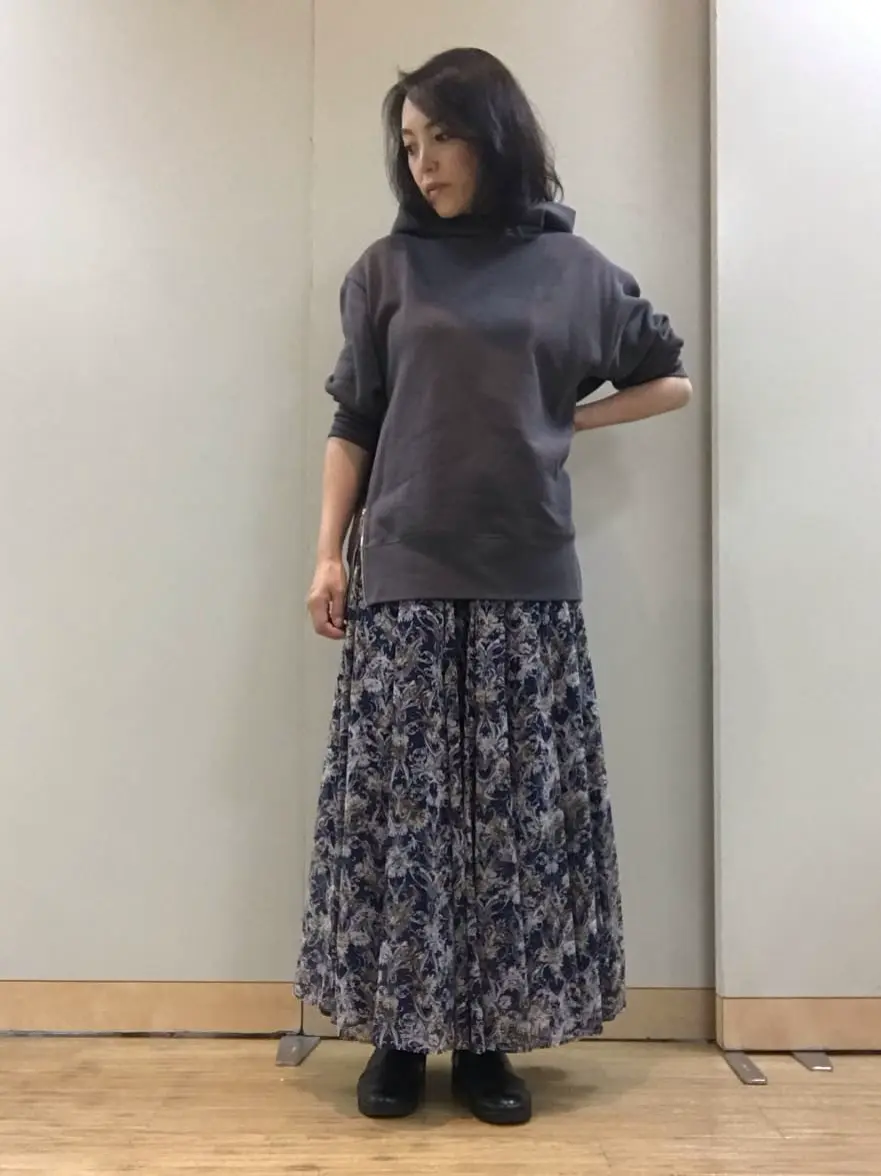 自由区 L スタッフ コーディネート画像