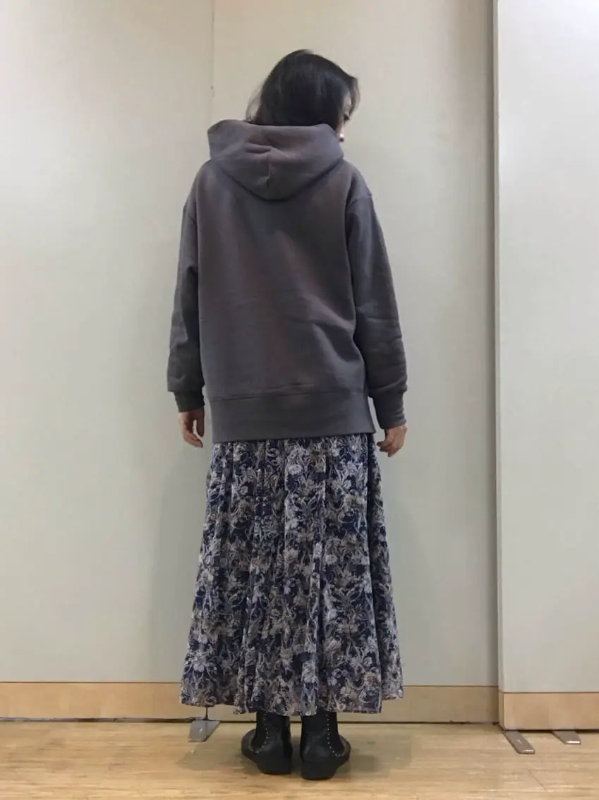 自由区 L スタッフ コーディネート画像