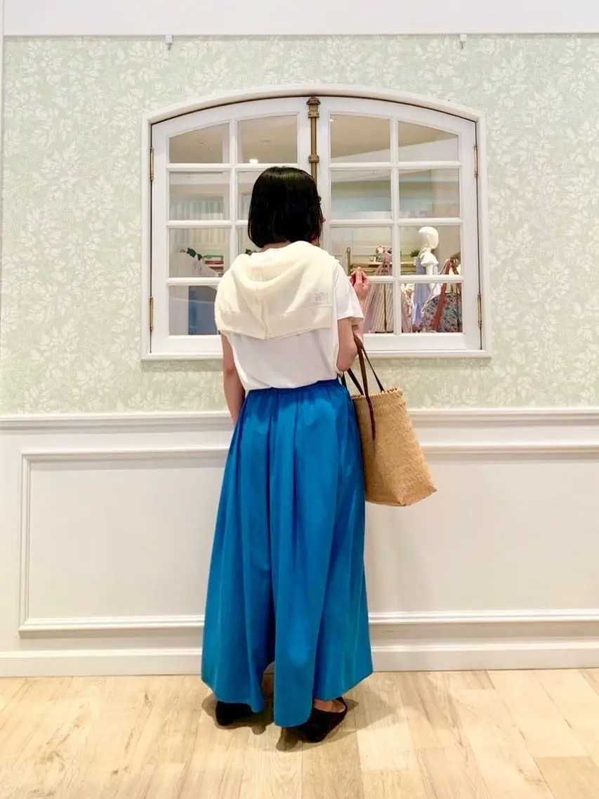 ANY MIKA コーディネート画像