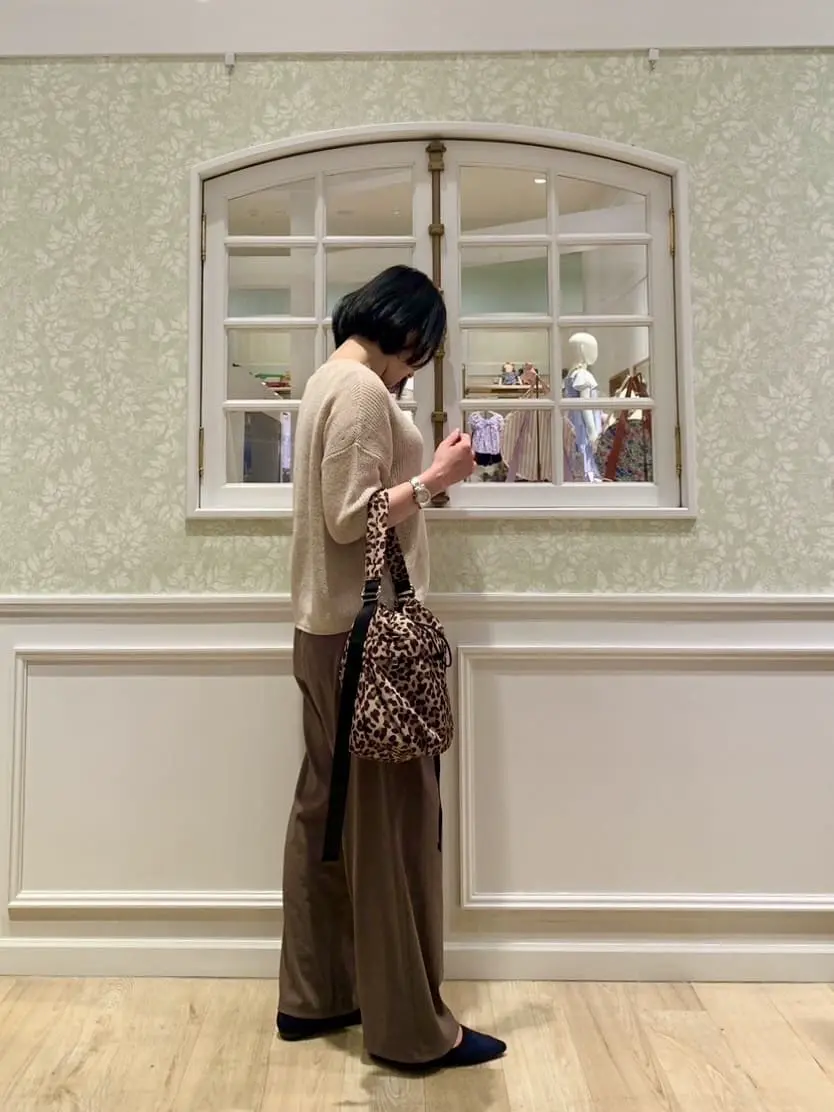 ANY MIKA コーディネート画像