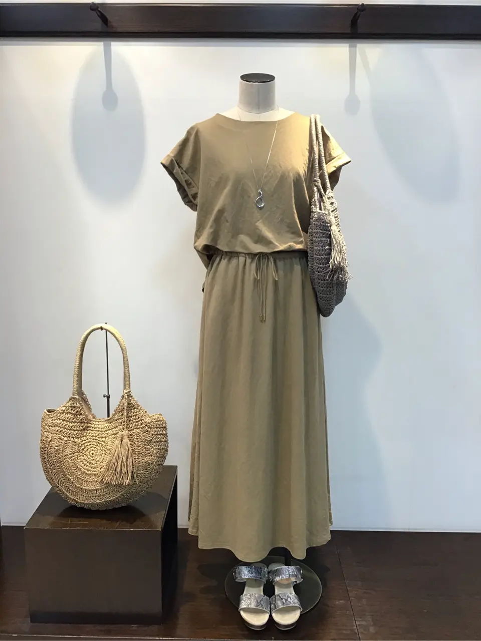 ANY 佐々木 コーディネート画像