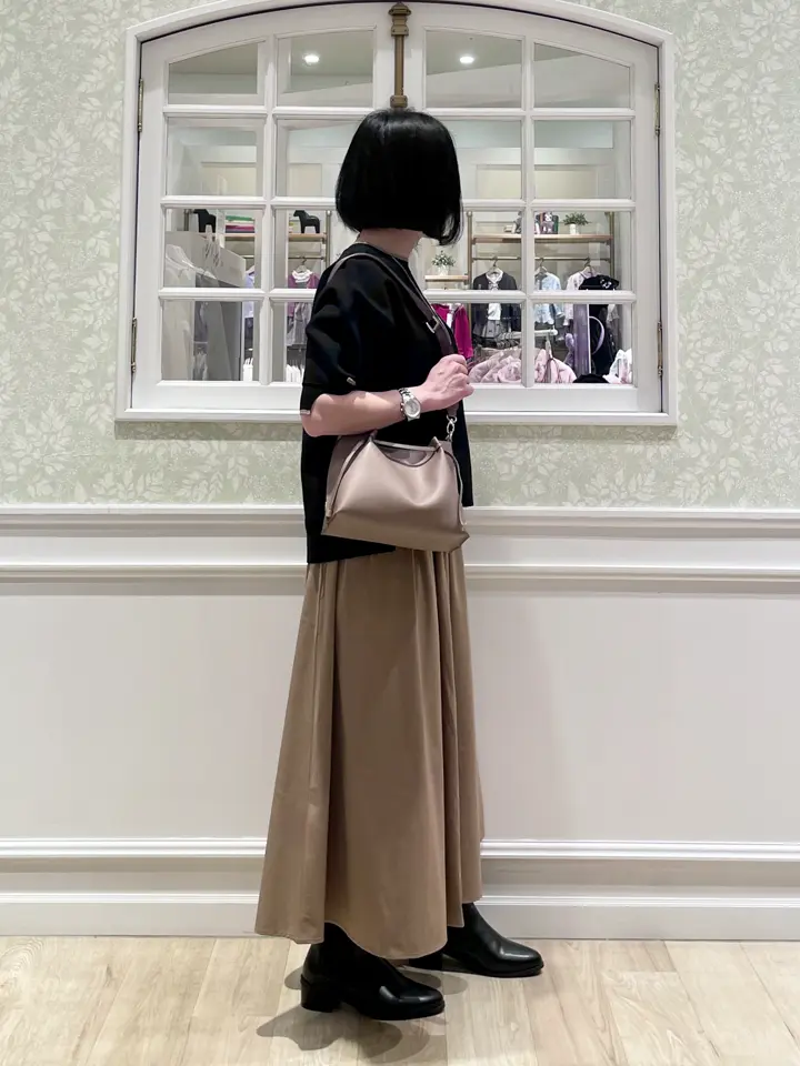 ANY MIKA コーディネート画像