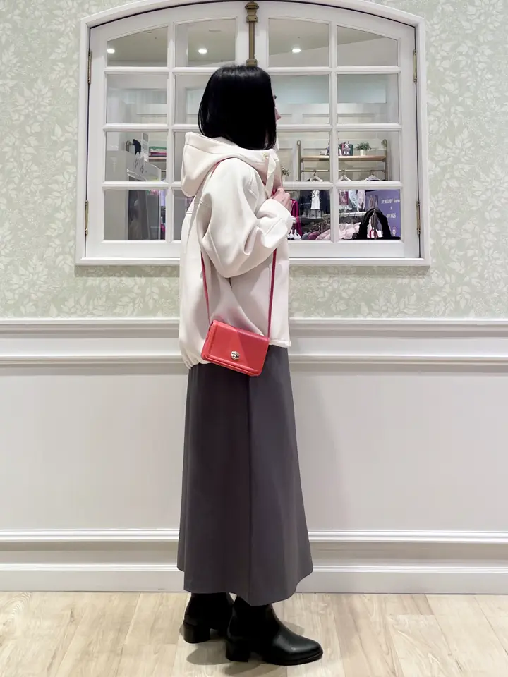 ANY MIKA コーディネート画像