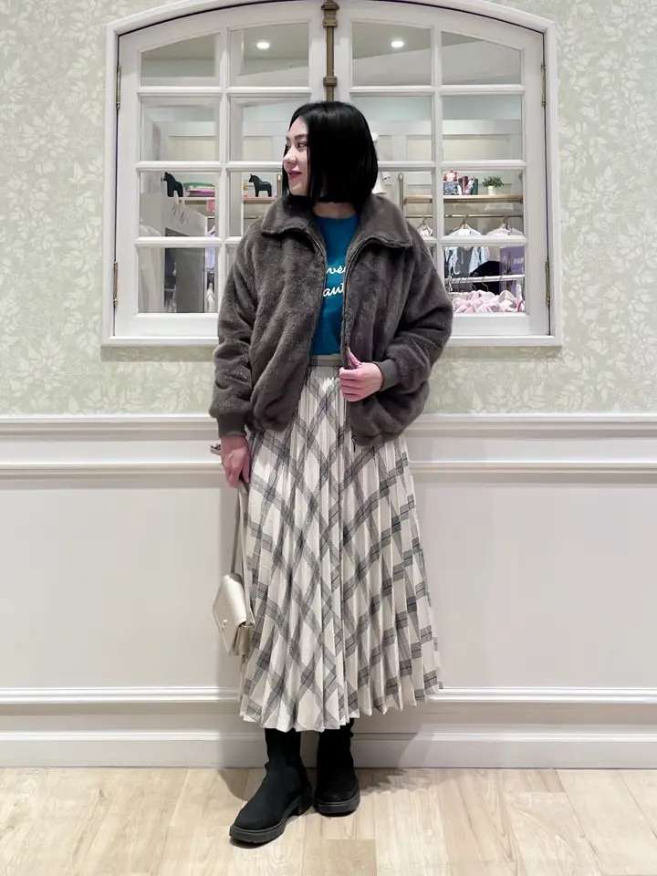 ANY MIKA コーディネート画像