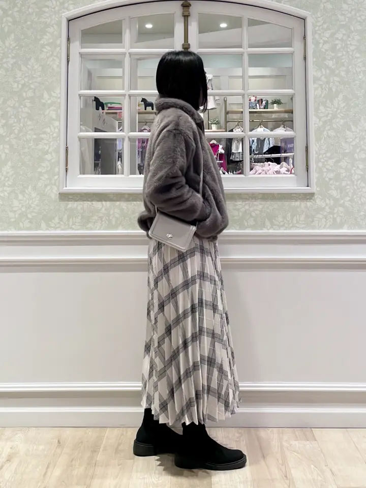 ANY MIKA コーディネート画像