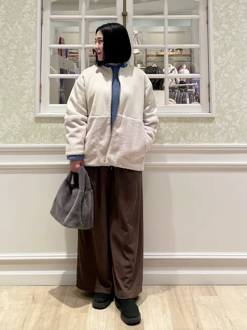  MIKA コーディネート画像