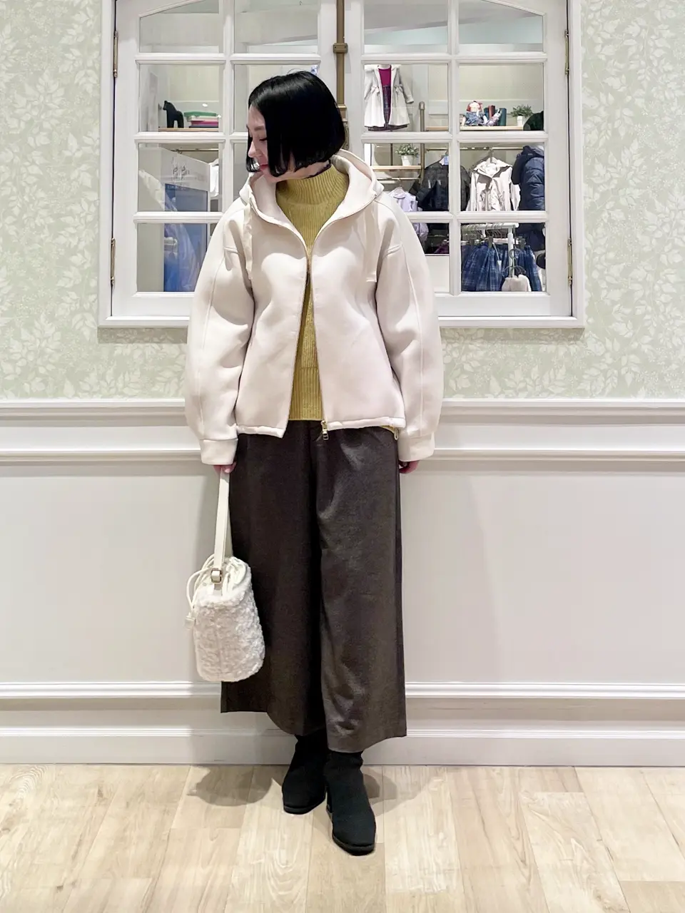  MIKA コーディネート画像