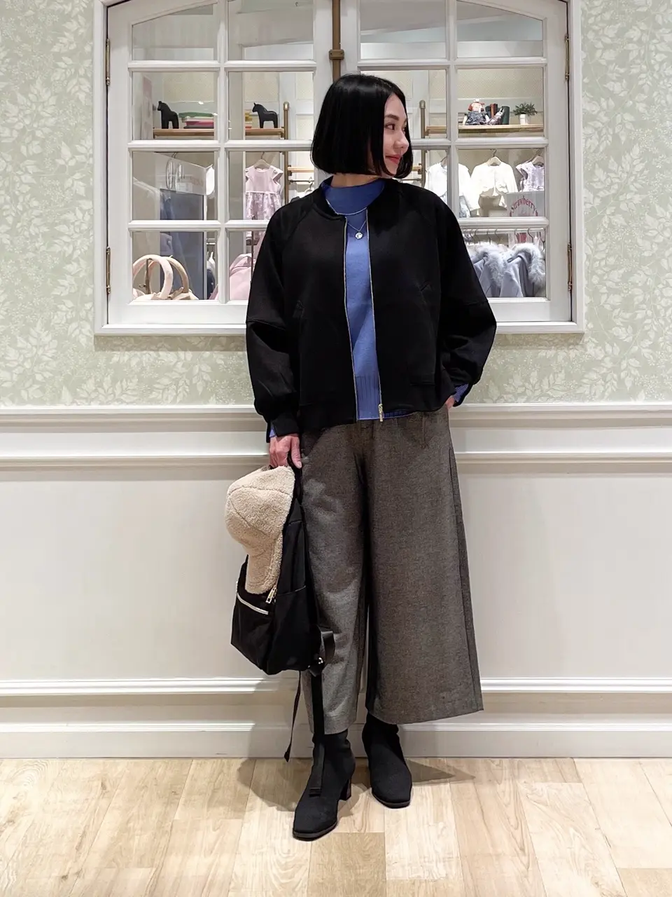  MIKA コーディネート画像