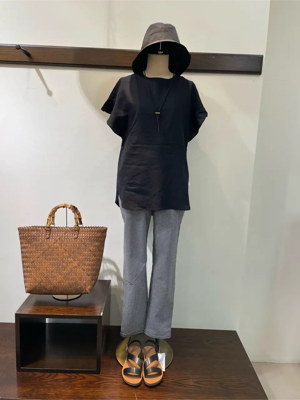 ANY 明吉 コーディネート画像