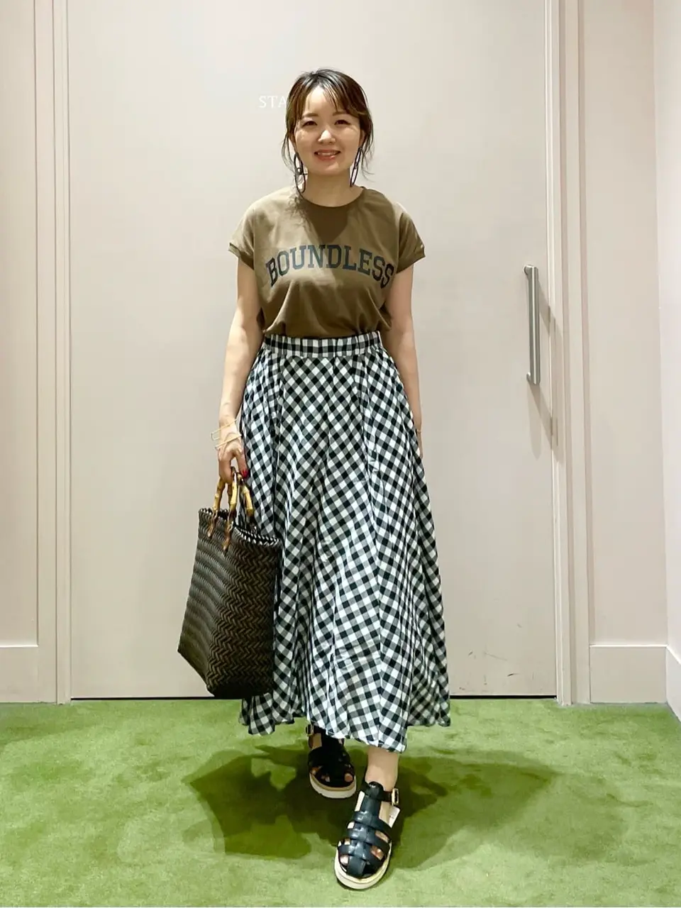 ANY フジコ コーディネート画像