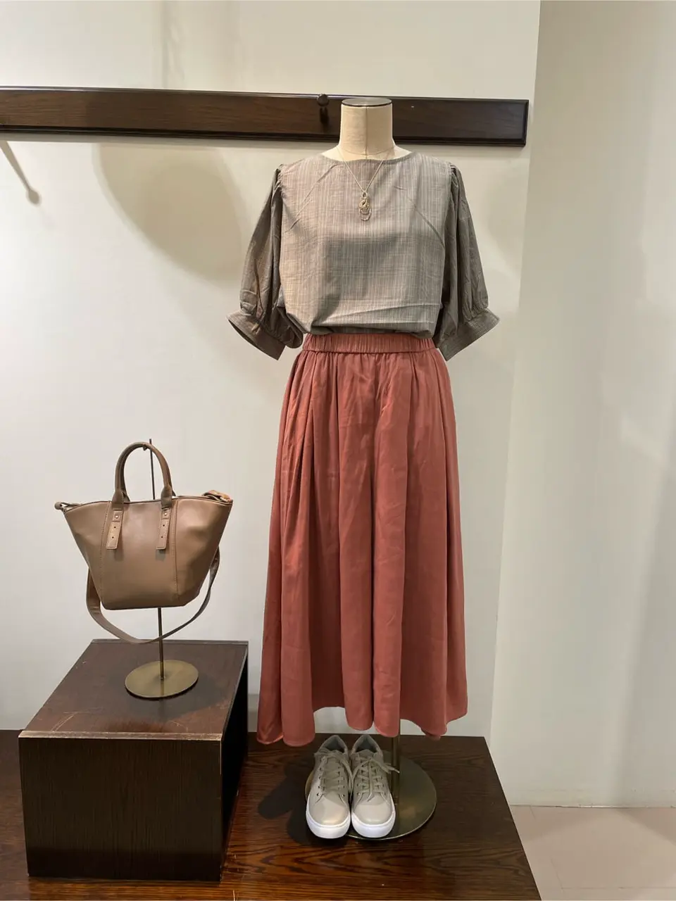 ANY 明吉 コーディネート画像