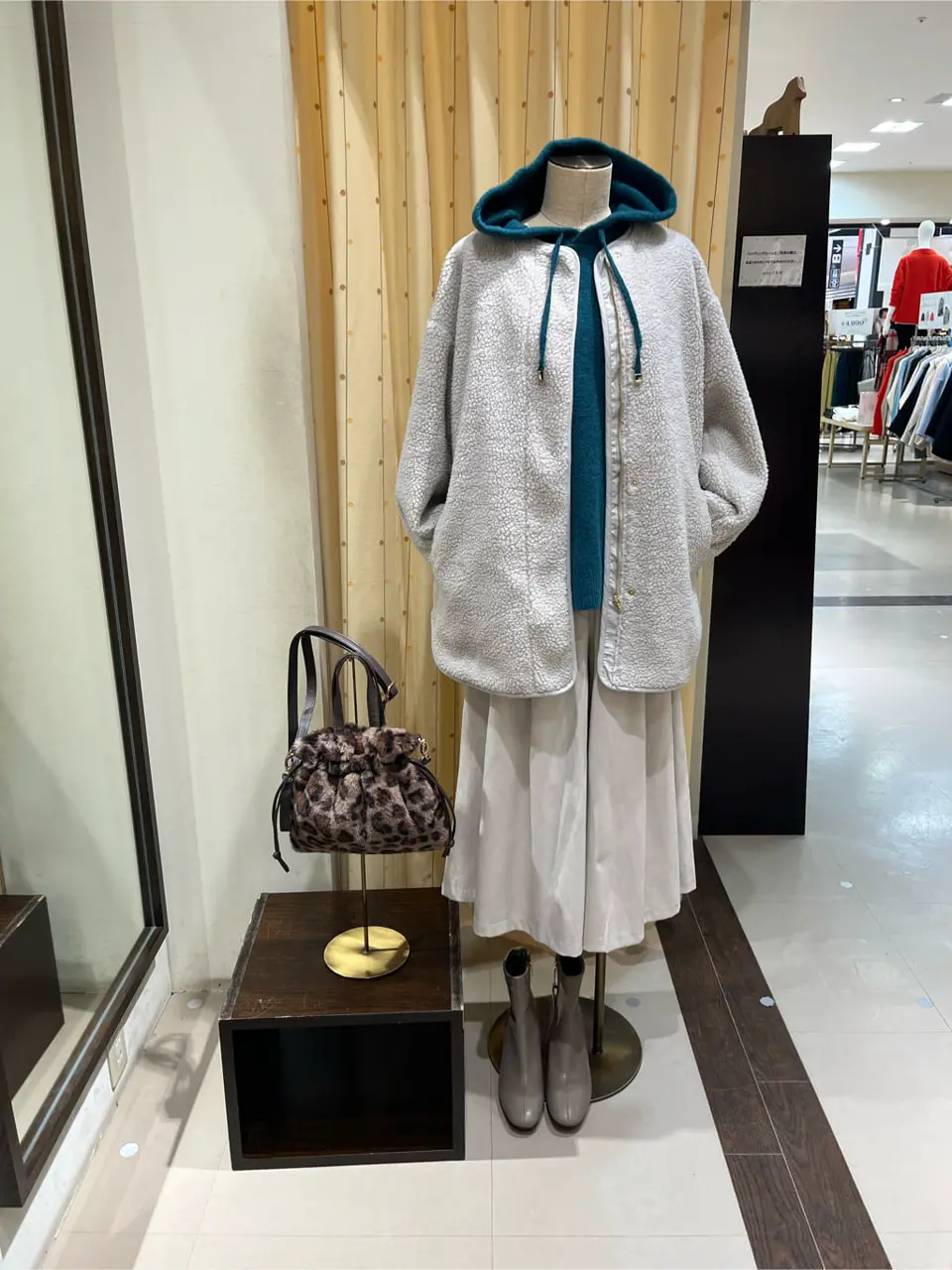 ANY 明吉 コーディネート画像