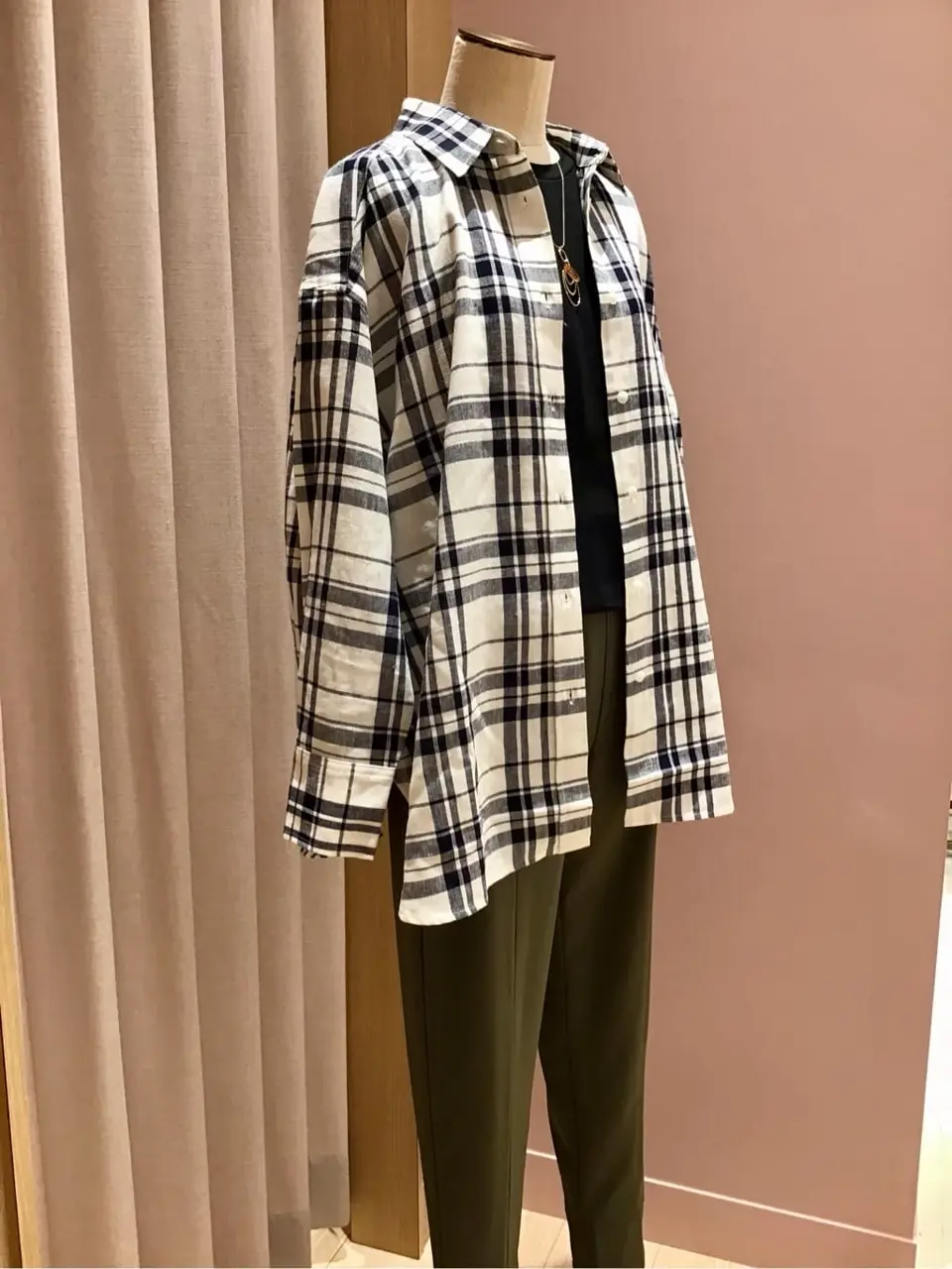 ANY 浅岡 コーディネート画像