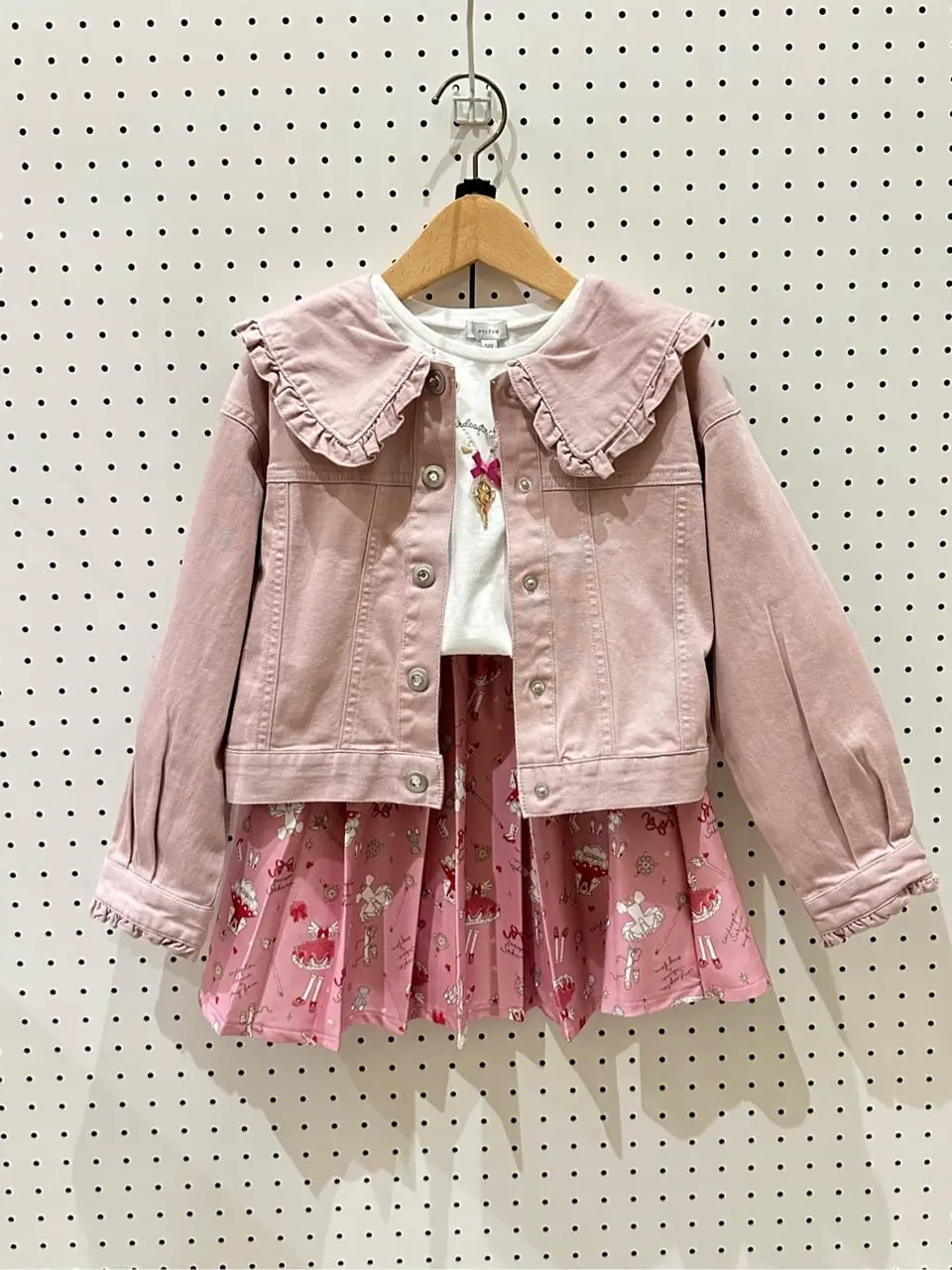 ANY フジコ コーディネート画像