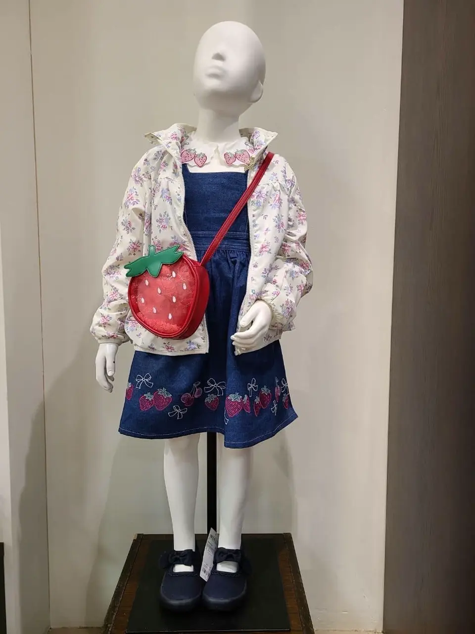 ANY 佐々木 コーディネート画像