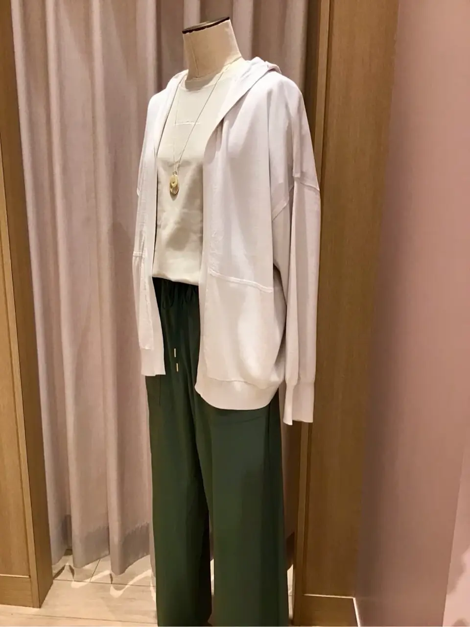 ANY 浅岡 コーディネート画像