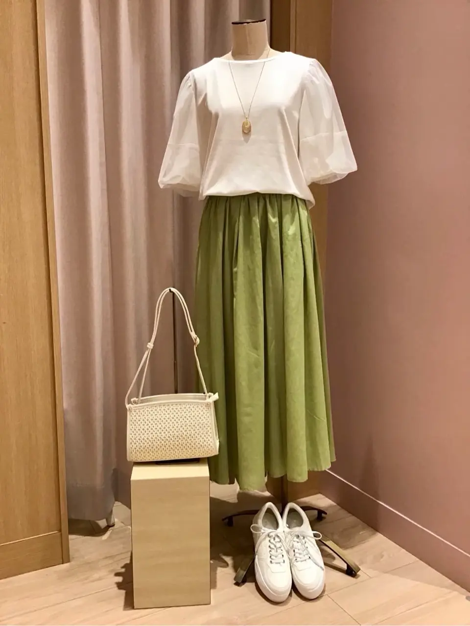 ANY 浅岡 コーディネート画像