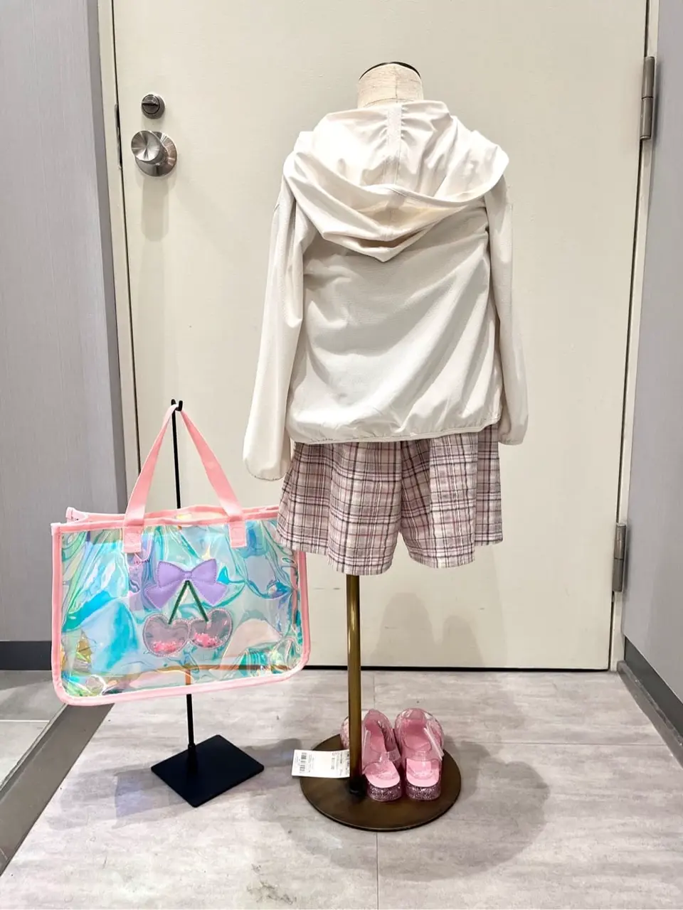 ANY 金井 コーディネート画像