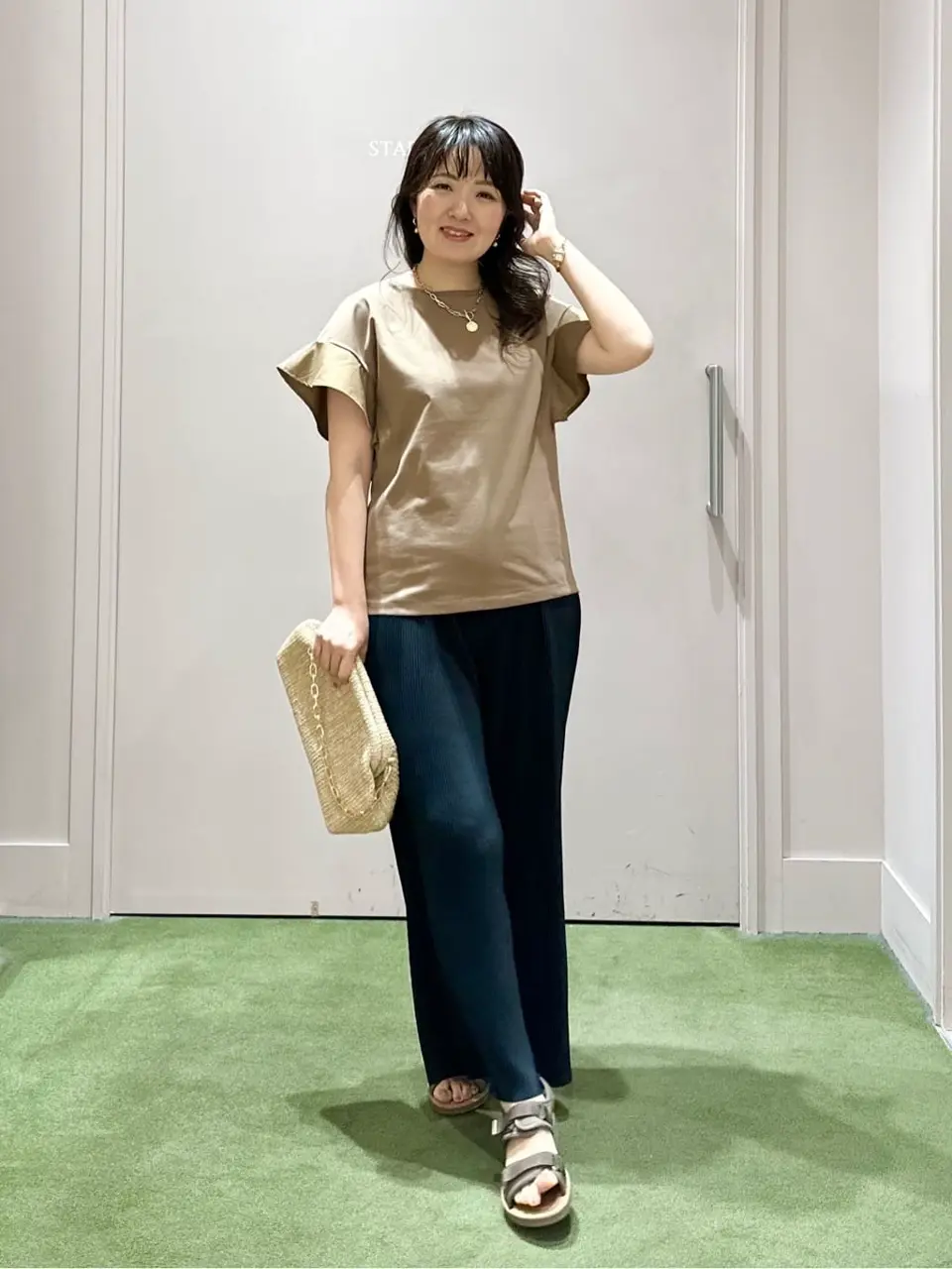 ANY フジコ コーディネート画像