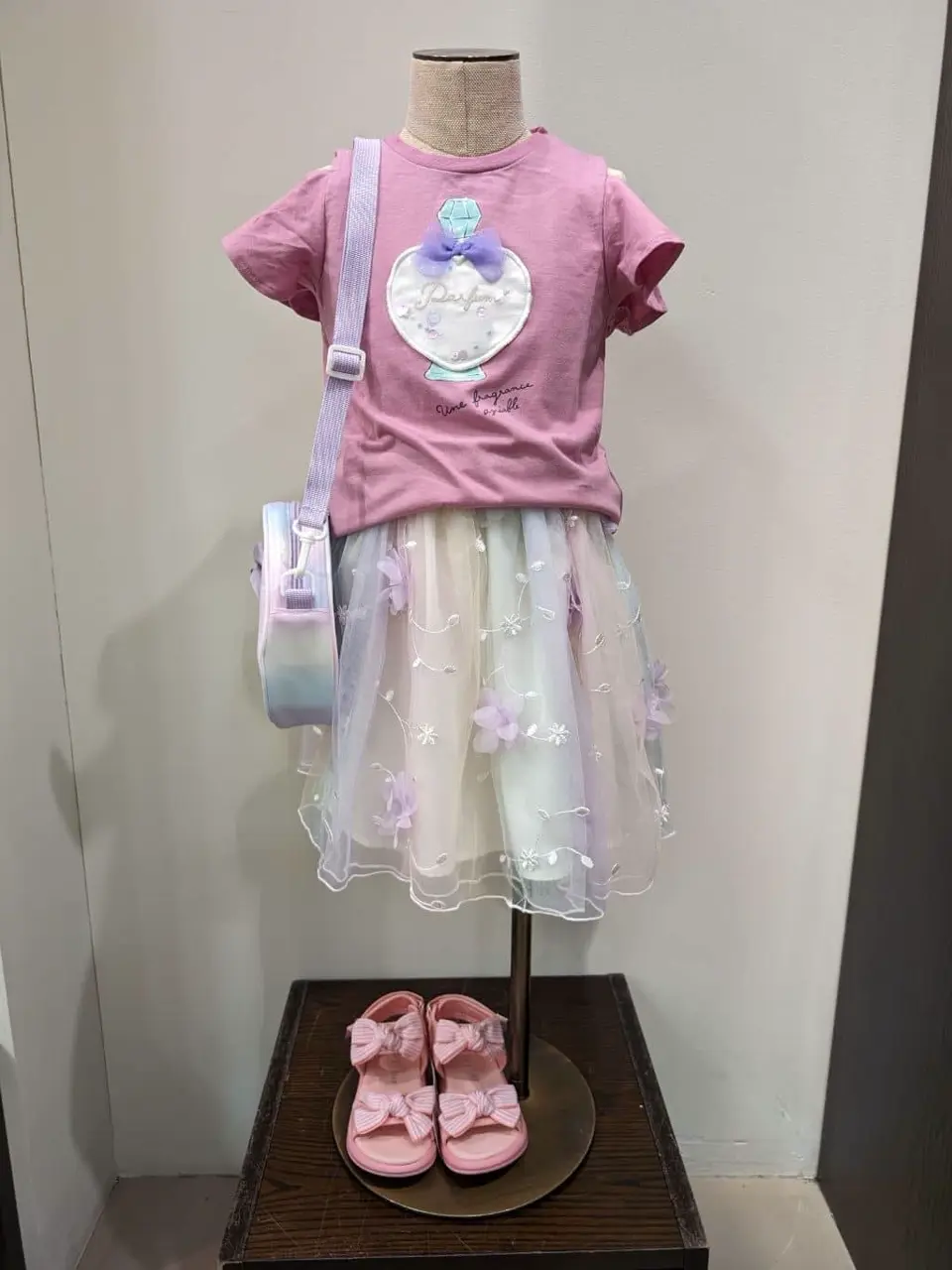 ANY 佐々木 コーディネート画像