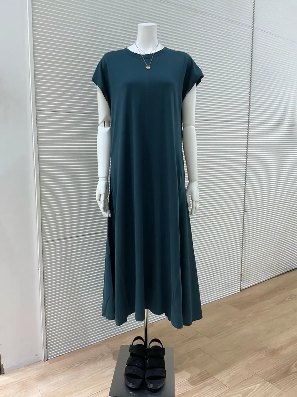 ANY こばやし コーディネート画像