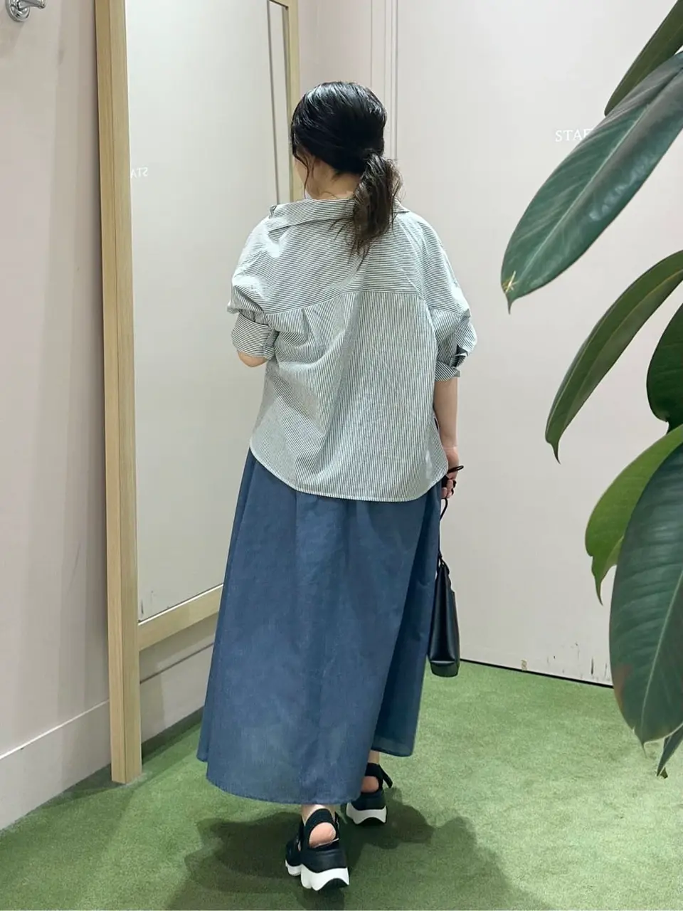 ANY フジコ コーディネート画像