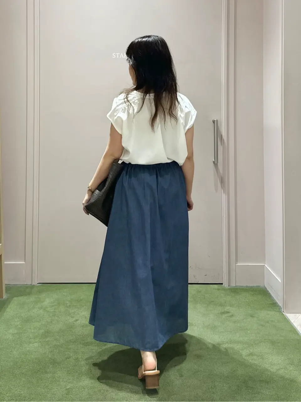 ANY フジコ コーディネート画像