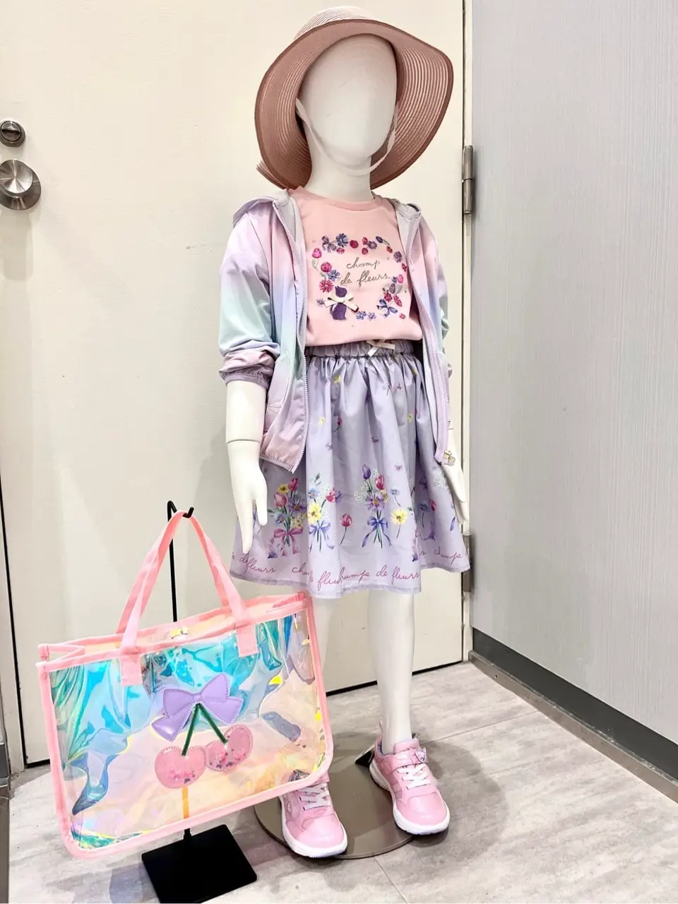 ANY 金井 コーディネート画像