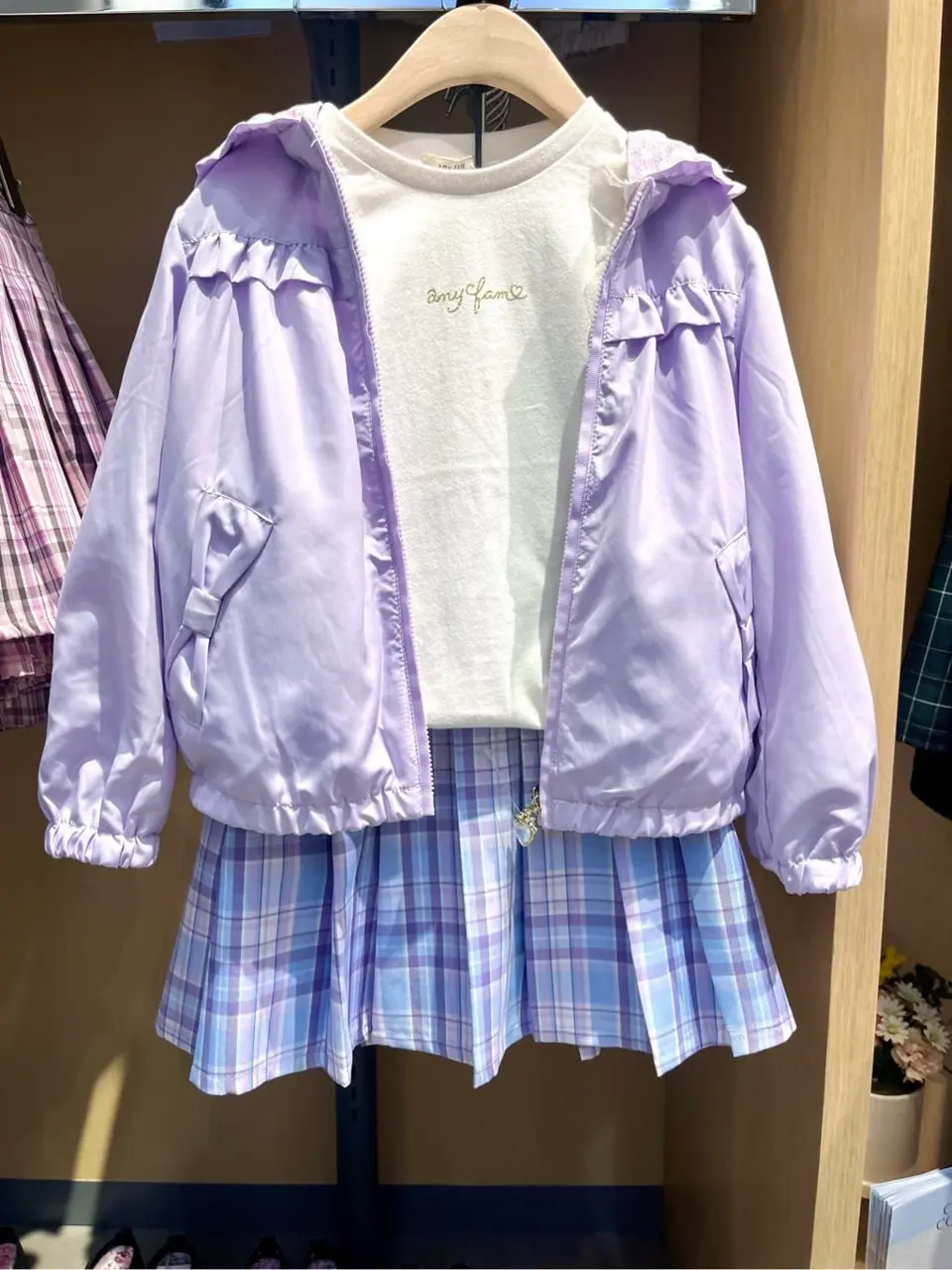 ANY 金井 コーディネート画像