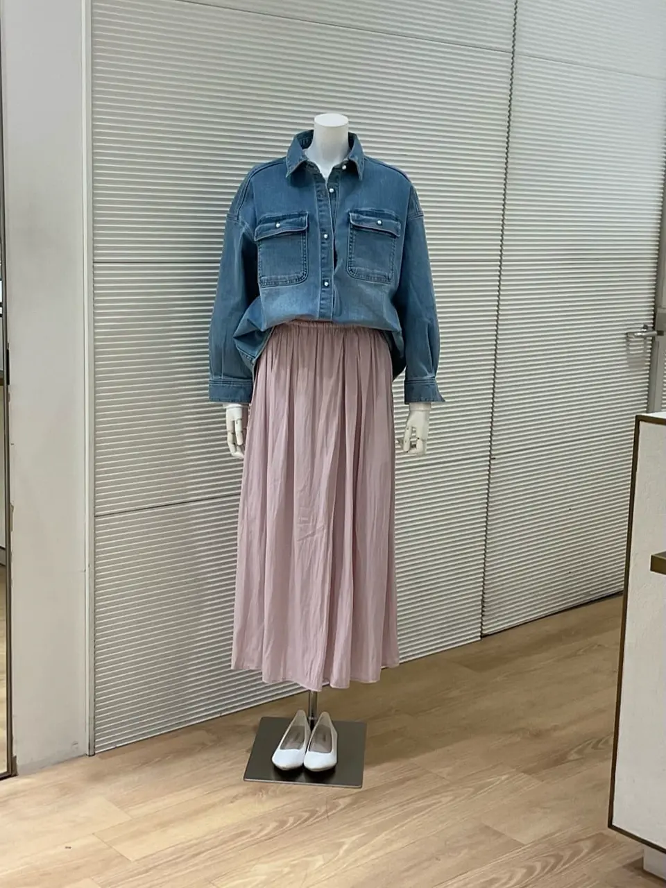 ANY こばやし コーディネート画像