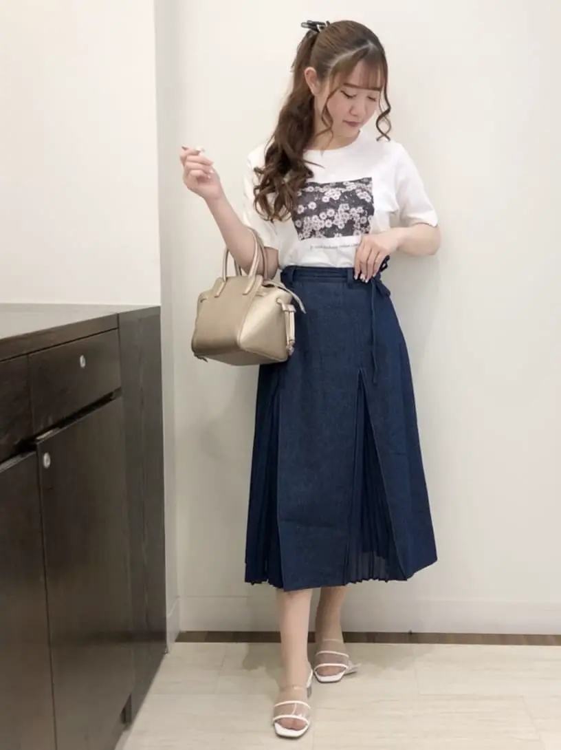 Feroux スタッフ コーディネート画像