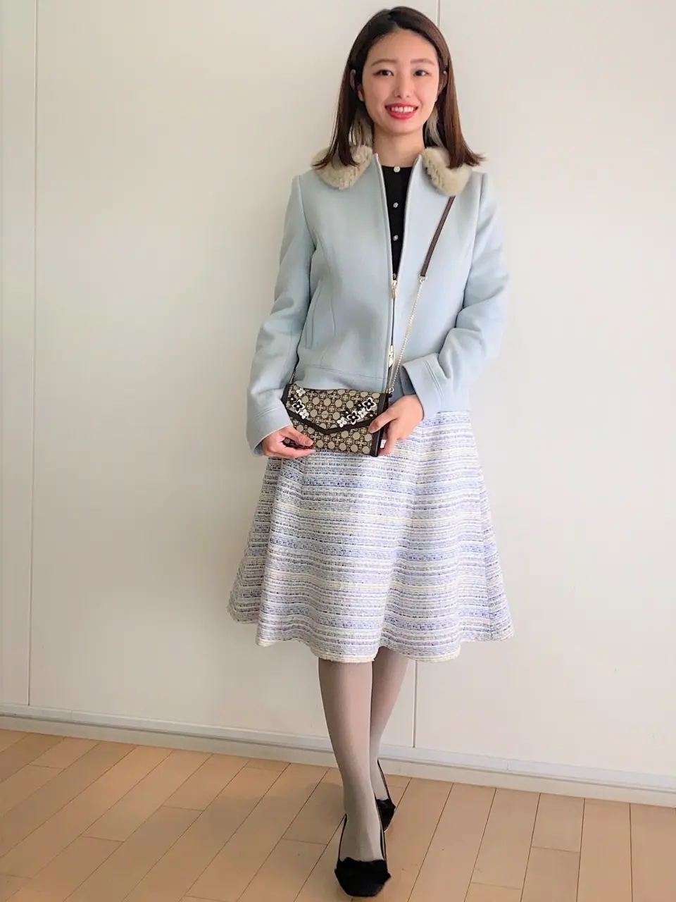  スタッフ akari コーディネート画像