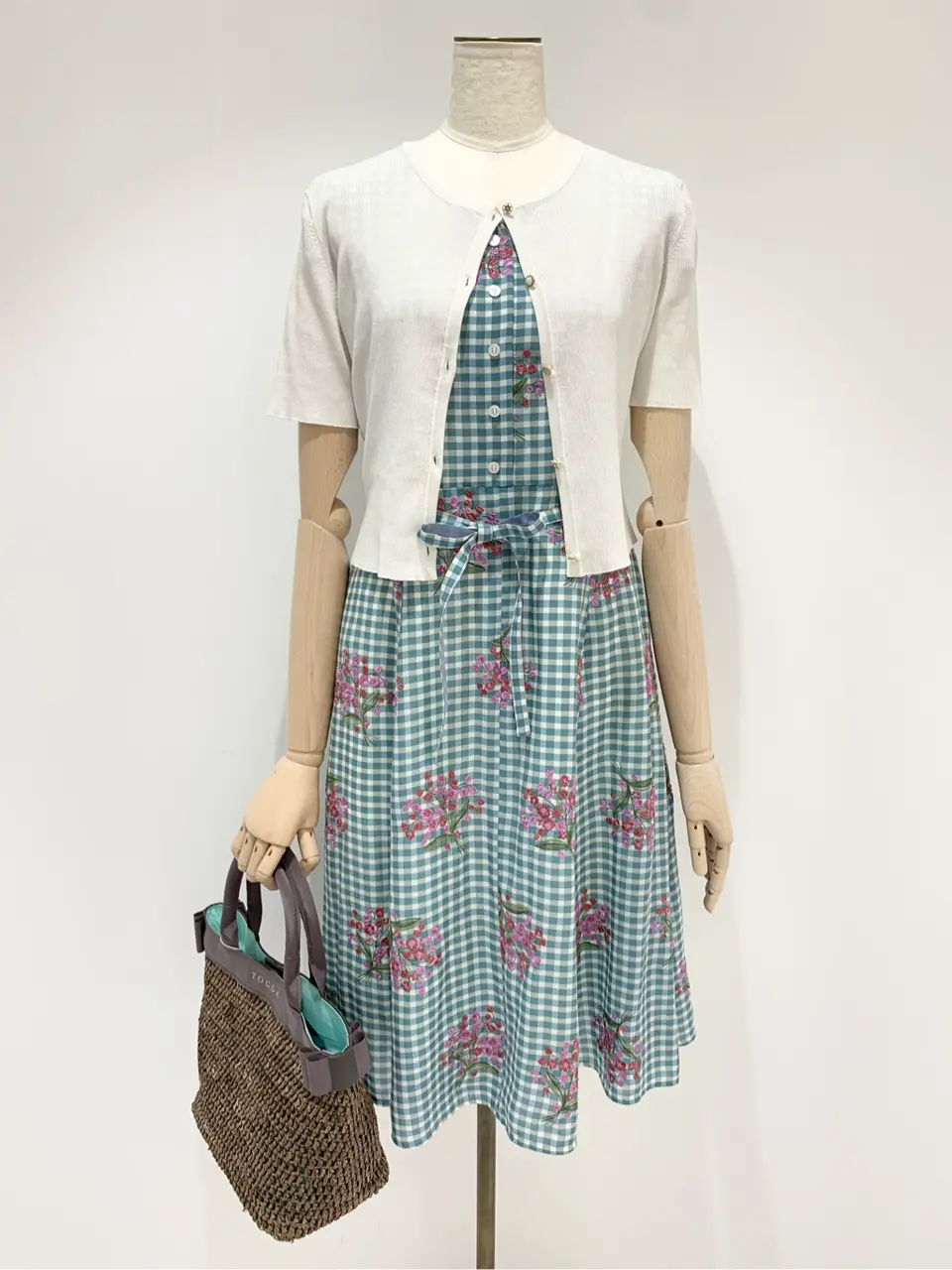  𝓕 コーディネート画像