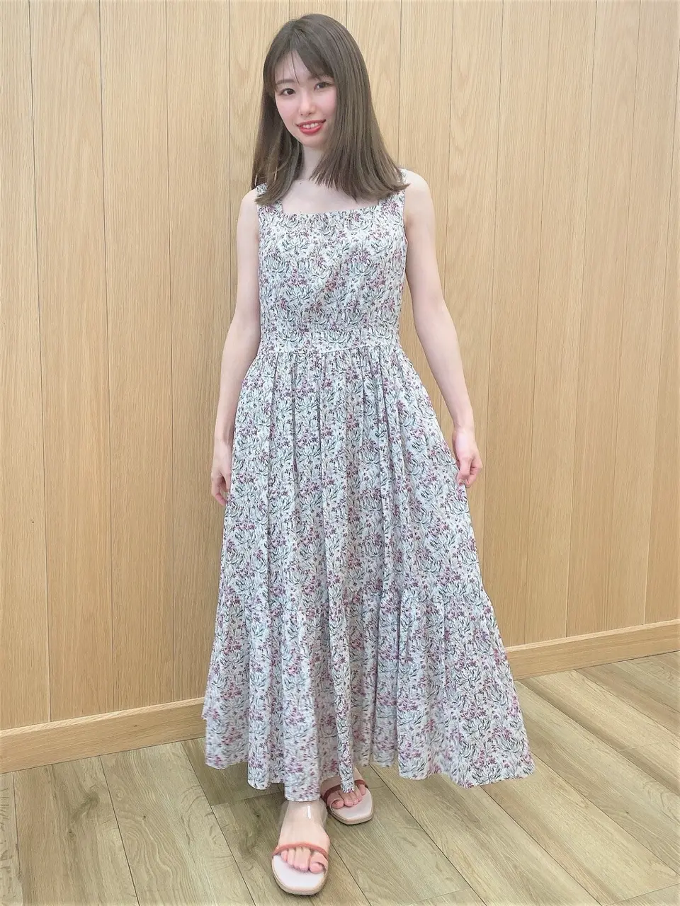  スタッフ akari コーディネート画像