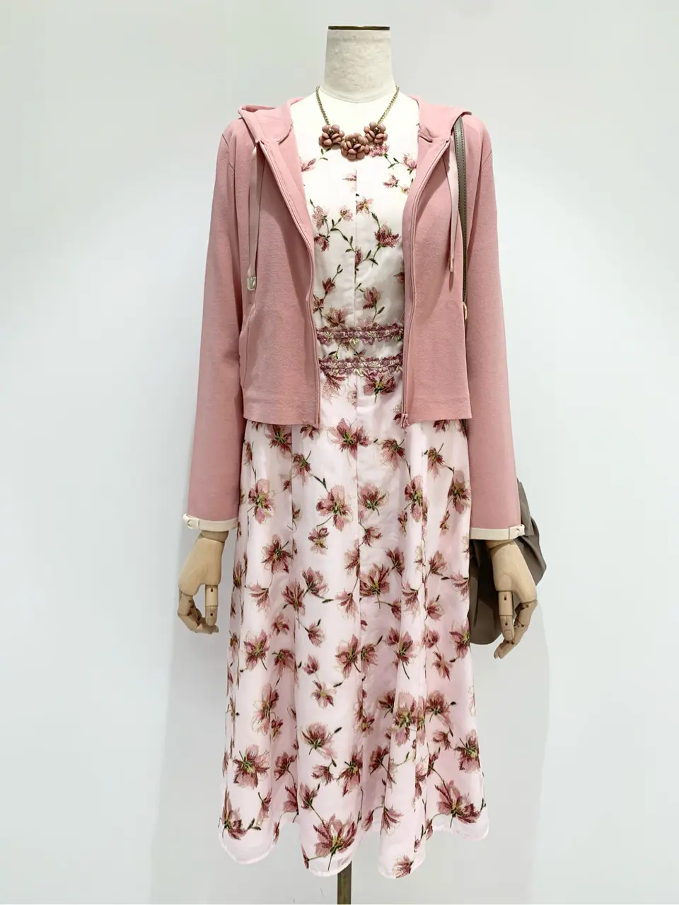  𝓕 コーディネート画像